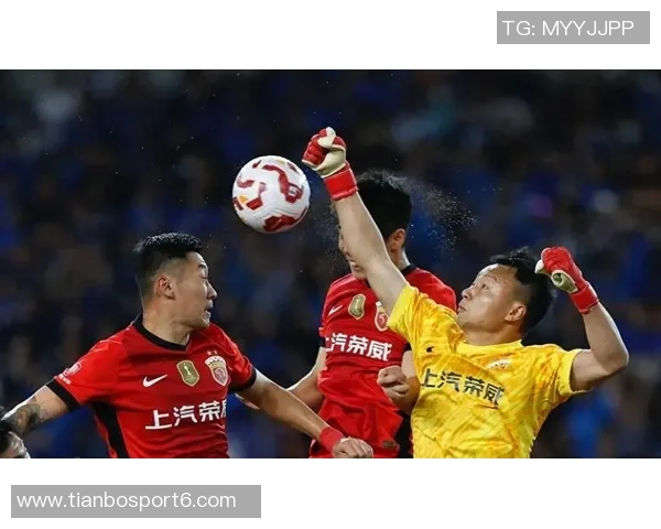 山西崇德荣海主场遭中足联通报批评因个别观众投掷鼓槌事件